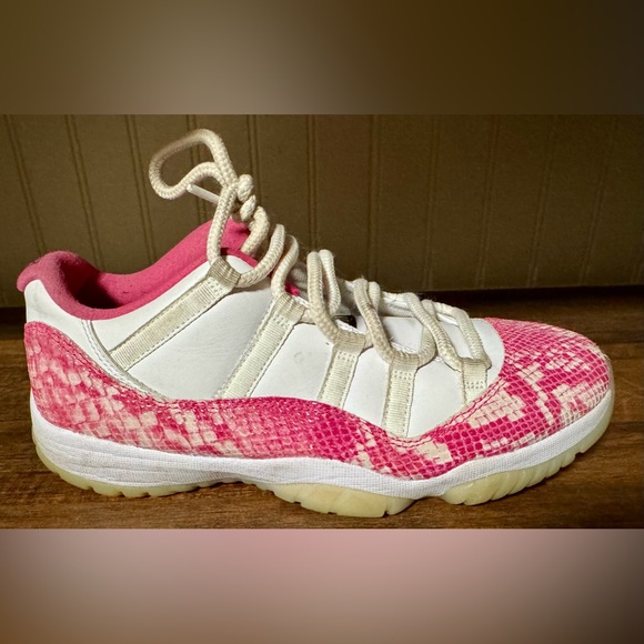 Jordan 11 Retro Low Pink Snakeskin Women’s Size 9.5 - Picture 11 of 15